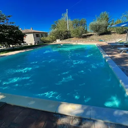 Todi By The Poolexclusive Poolwalk To Todi 5 Kmsrestaurant 05 Kmswifi 4* Petroro