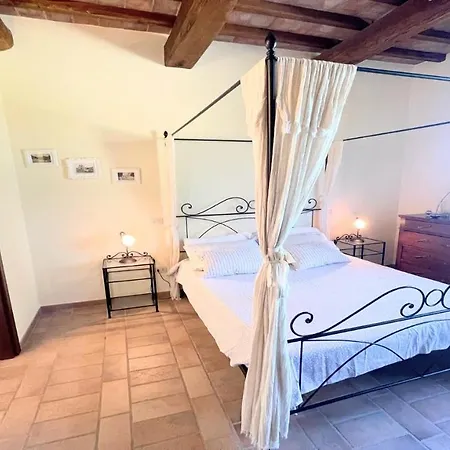 Todi By The Poolexclusive Poolwalk To Todi 5 Kmsrestaurant 05 Kmswifi 4*