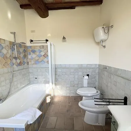 Todi By The Poolexclusive Poolwalk To Todi 5 Kmsrestaurant 05 Kmswifi 4*